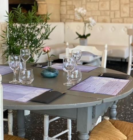 Hotel Restaurant La Plage Port-Saint-Louis-du-Rhône Eksteriør bilde